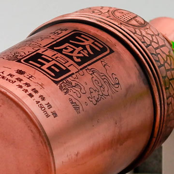 匠心獨(dú)運(yùn)，尊貴之選 鄆城定制高檔噴涂酒瓶與仿古銅色瓶套設(shè)計(jì)印刷服務(wù)